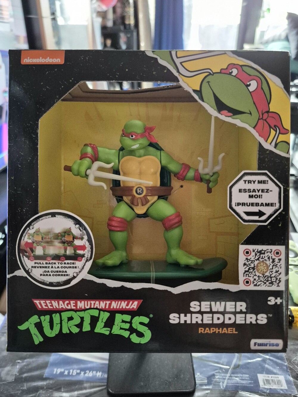 Nickelodeon Teenage Mutant Ninja Turtles Raphael Figure with 2 Daggers